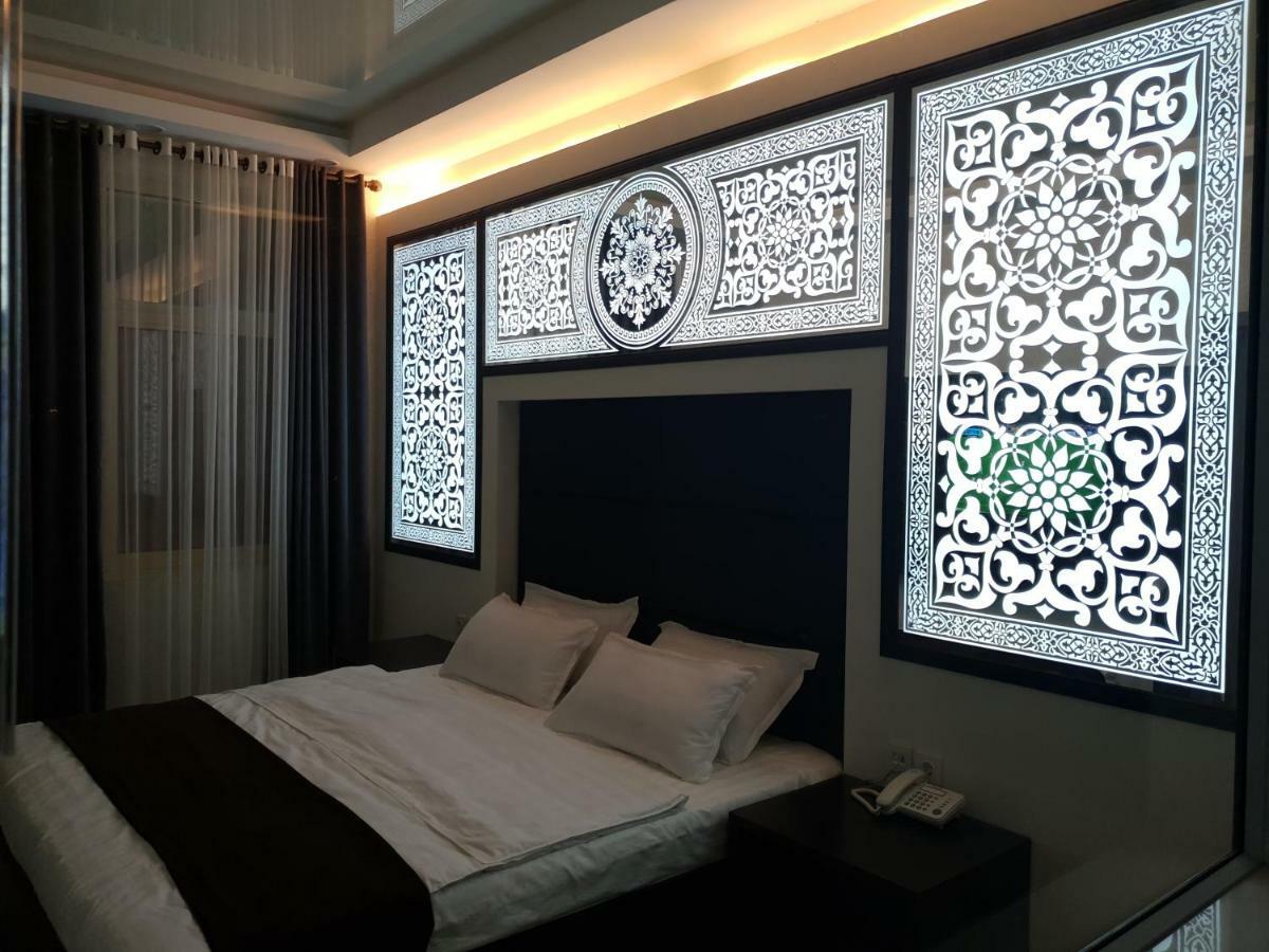Safir Business Hotel O Душанбе Екстериор снимка